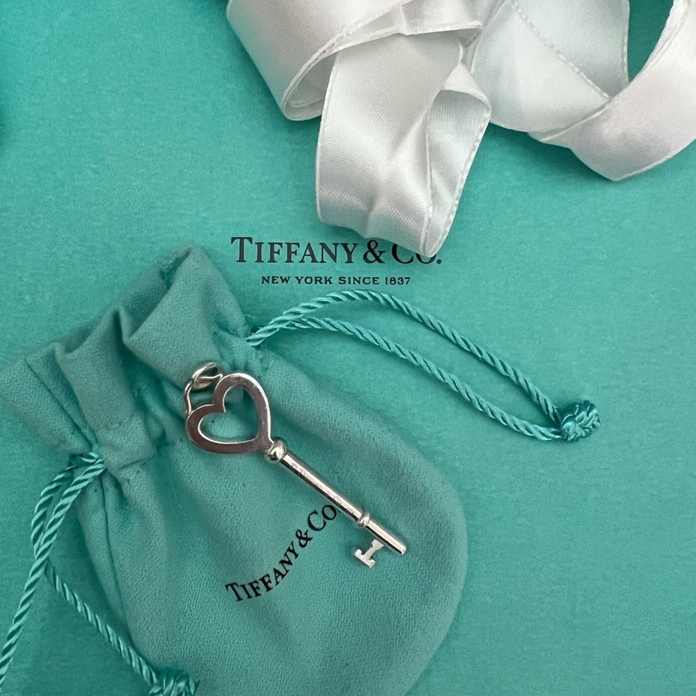 Retired Tiffany large open heart key - Picture 3 of 11